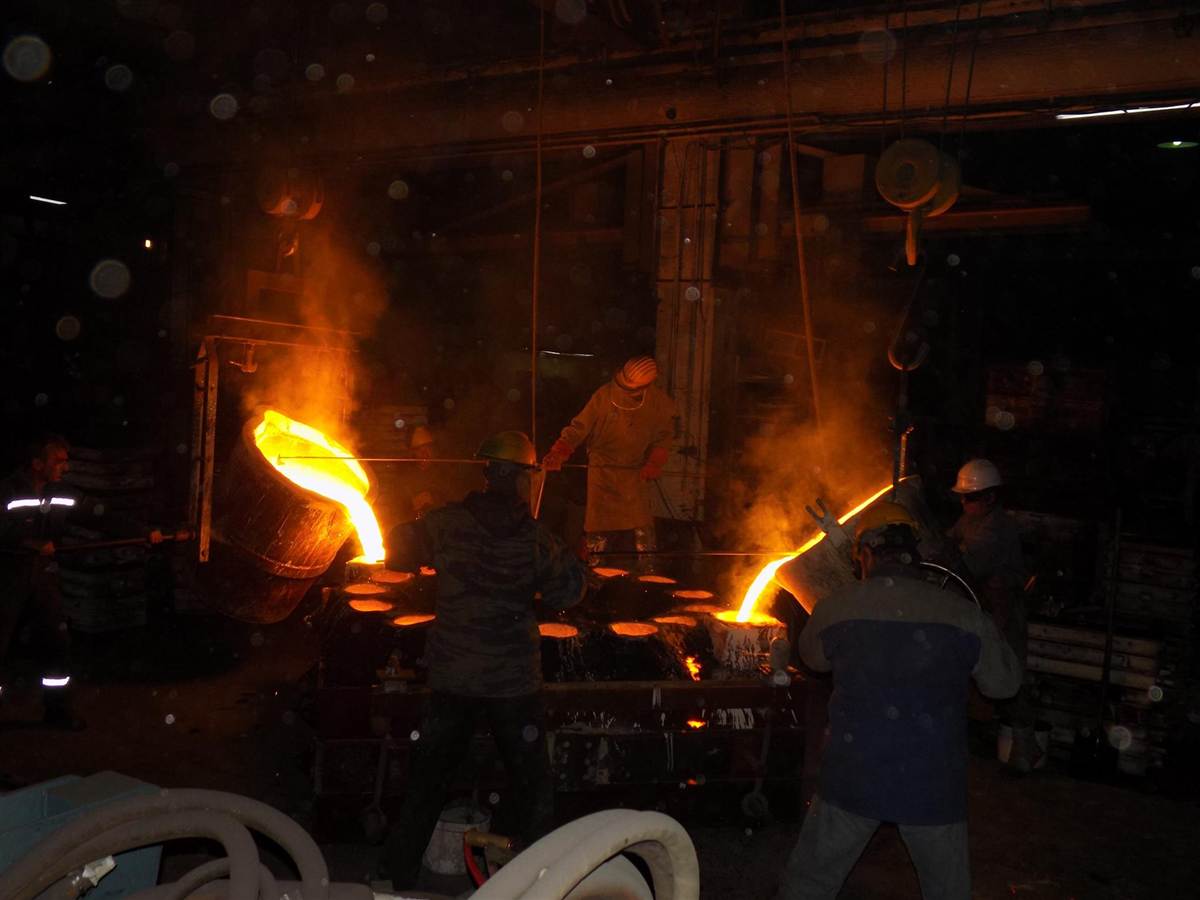 Pouring molten steel into sand moulds at the TSITOURAS foundry